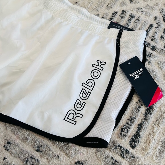 Reebok‎ Women’s Burst Heritage Shorts in Stark White Size XL - Picture 6 of 6